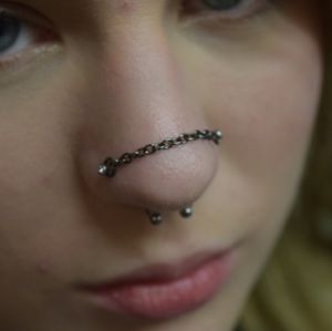 Nose chain for double nose oiercing